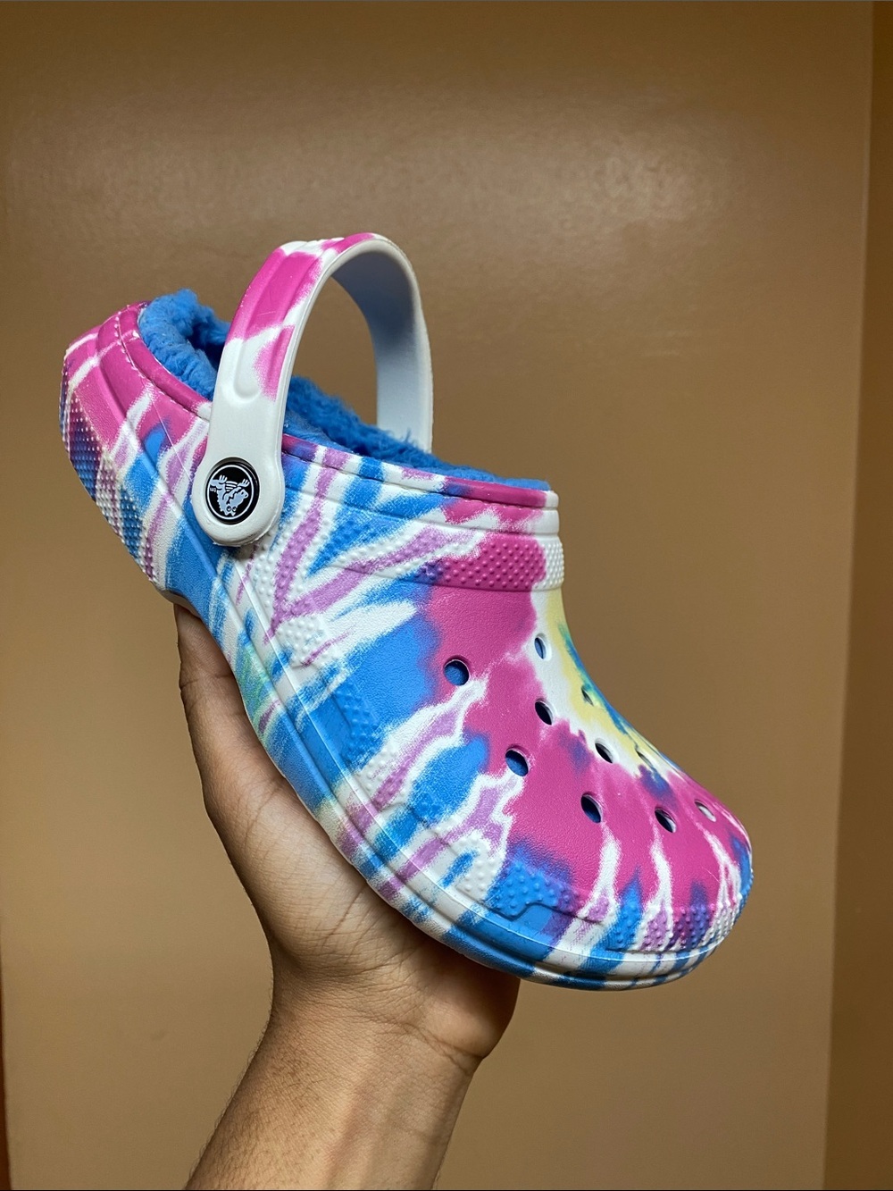 Crocs Classic Comfort Faux Fur Lined Tie Dye Clogs Size 7 - Picture 8 of 17